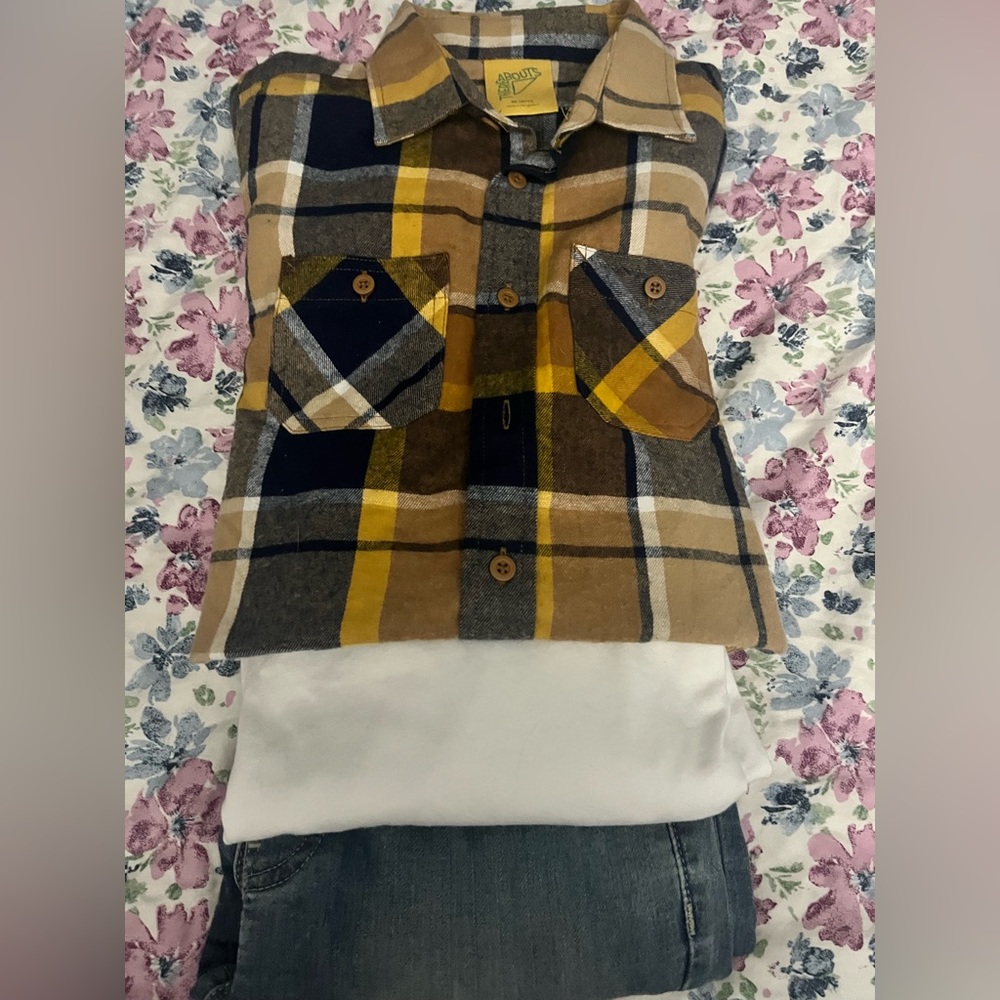🍂Brand new Fall inspired outfit; never worn , no stains , smoke free🍂